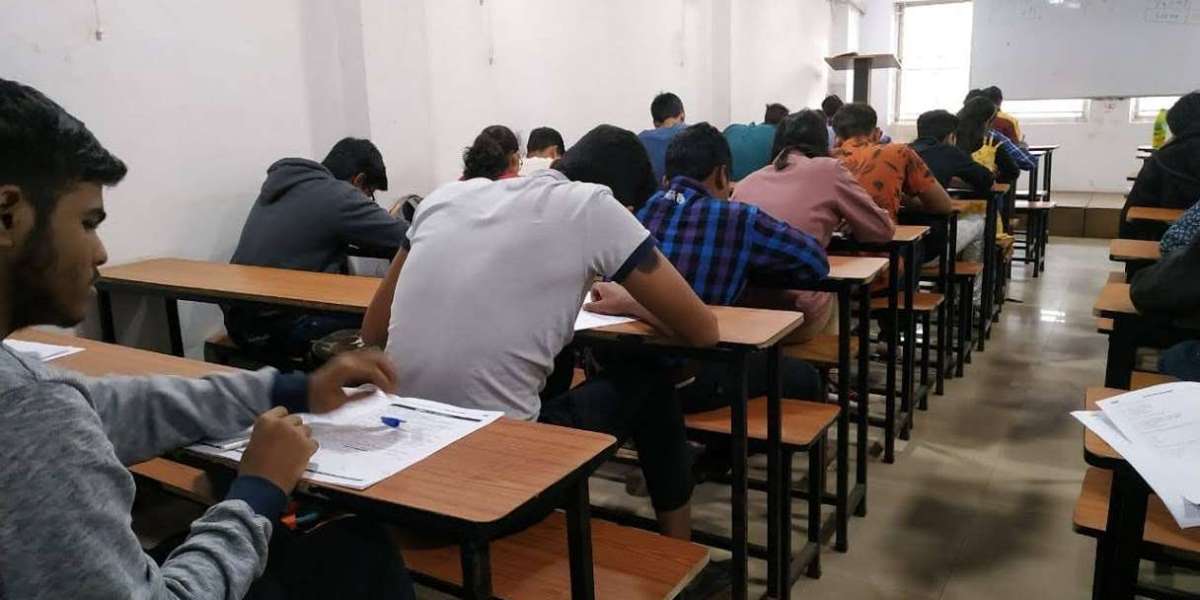 Mastering Dual Preparation: Excelling in IIT JEE and NEET with Board Exams